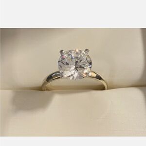 Elegant 10 k Gold Solitaire CZ engagement Ring